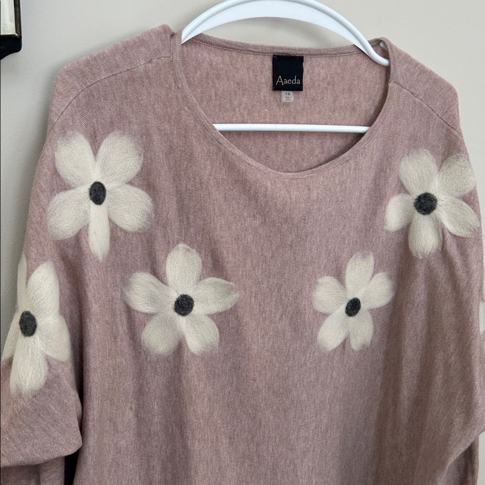 Aaeda  Pink Floral Women's Sweater 1X - Picture 2 of 6